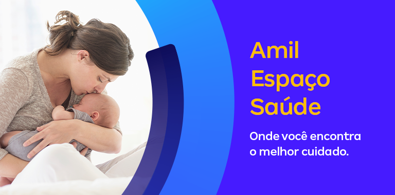 Banner com fundo azul com a imagem de uma mãe cuidando de um bebê.